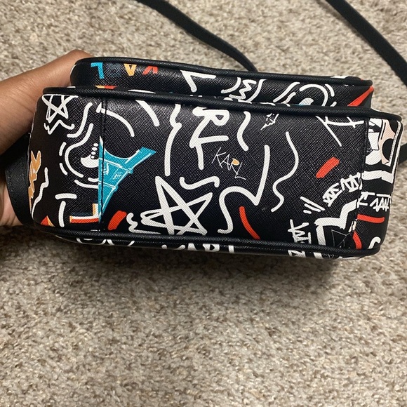 Stylish crossbody! - Picture 5 of 10